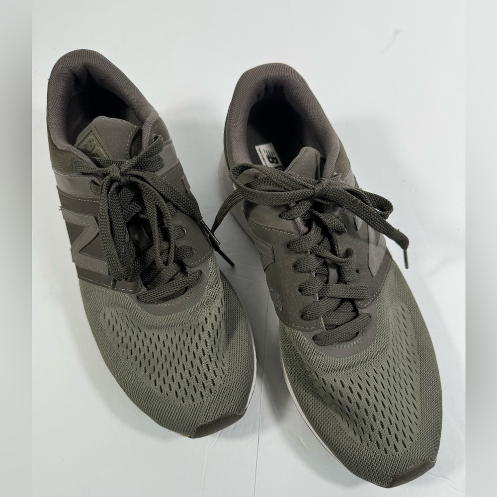 NEW BALANCE Men's 24 Textile Sneakers SIZE 10 MILITARY FOLIAGE